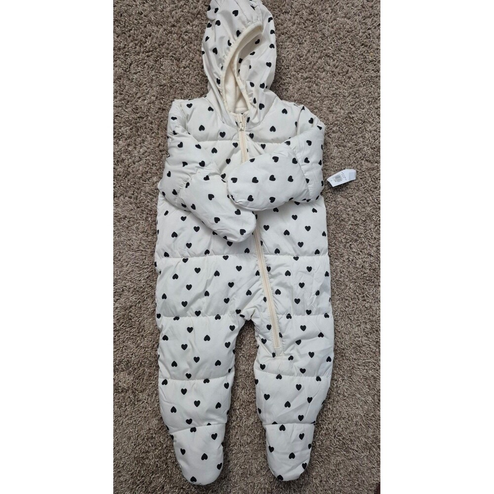 Baby gap heart snowsuit nwt size 6-12M